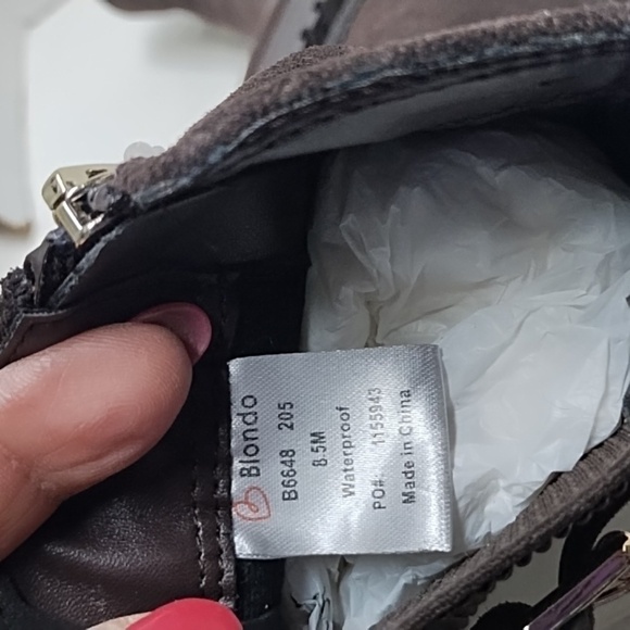 Blondo Tobi Bootie Waterproof Brown Suede Size 8.5 M B6648 DD343 - Picture 10 of 10